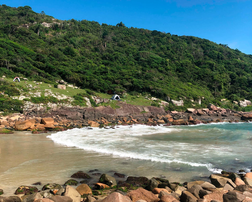 Vale da Utopia, Praia do Maço e Acampamento