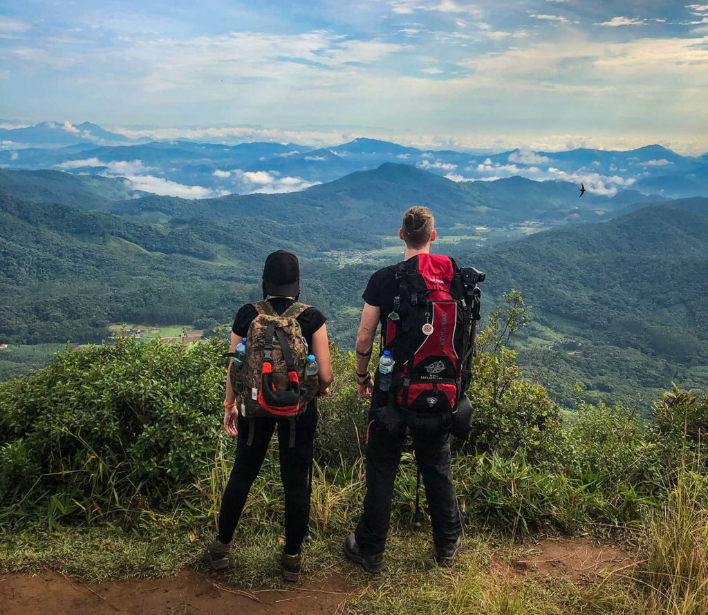 O que levar na mochila de acampamento e em trekkings