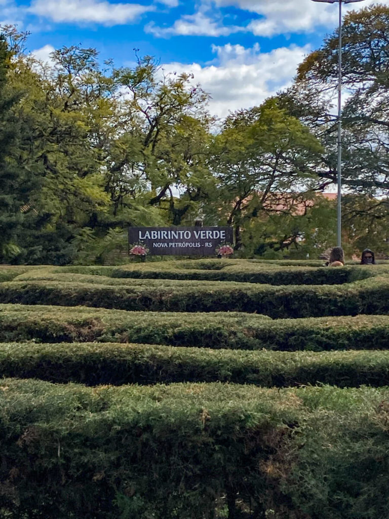 Nova Petrópolis tem um Labirinto Verde na praça da cidade