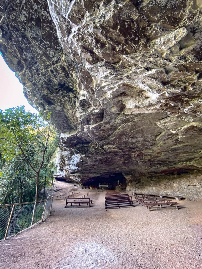 Gruta Nossa Senhora de Lourdes e Cascata Doutor Ricardo no RS