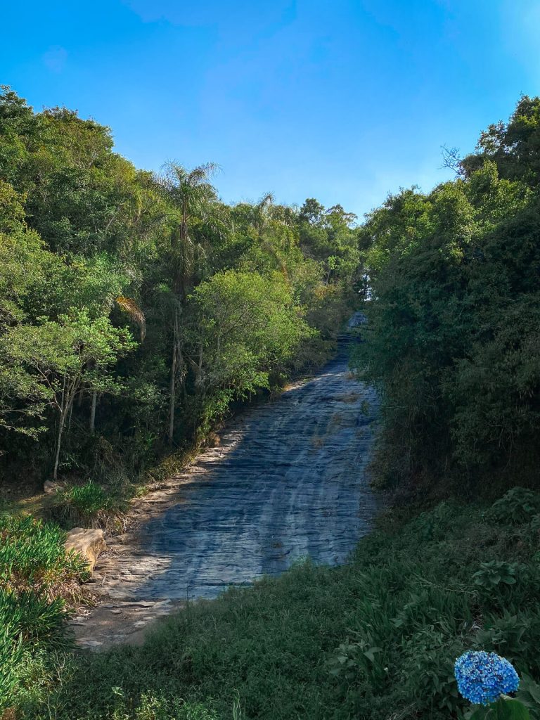 gruta-nossa-senhora-de-lourdes-e-cascata-doutor-ricardo-rs (3)