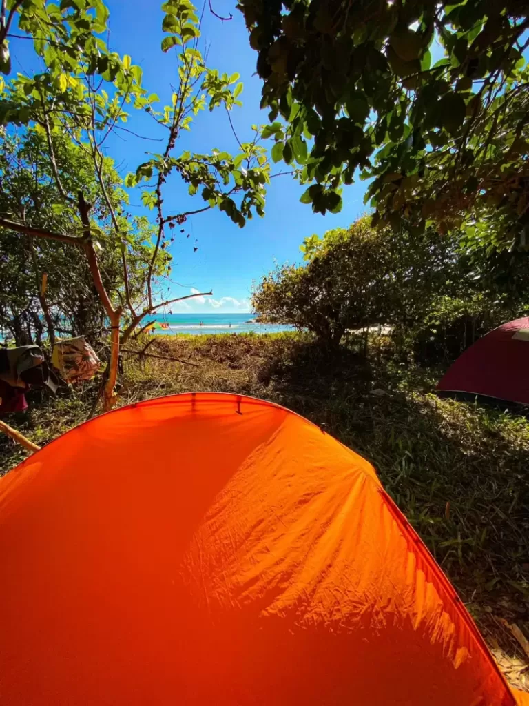 Acampando com pé na areia, na praia mais paradisíaca de SC