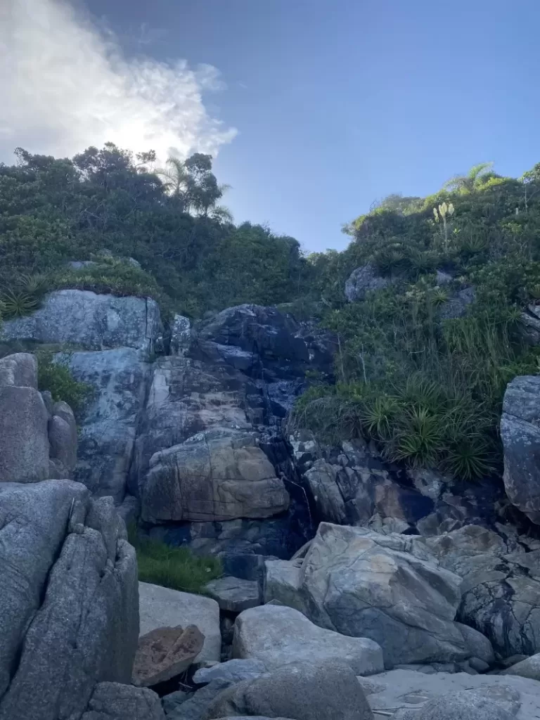 acampamento-com-pe-na-areia-na-praia-mais-paradisiaca-de-sc (4)